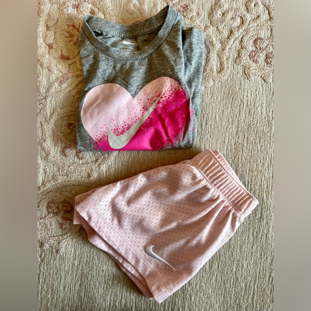 Nike Girls 2 Piece Outfit Size 4T